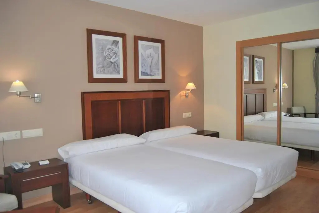 Hotel Santiago de León - Chambres