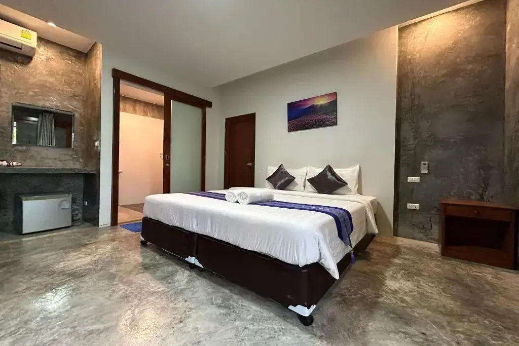 Deluxe Quadruple room with balcony