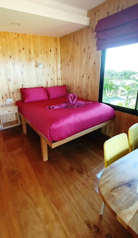Treehouse room with sea view