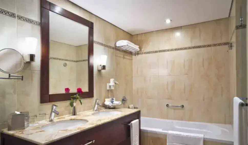 Khalidiya Palace Rayhaan by Rotana Hotel - Chambres