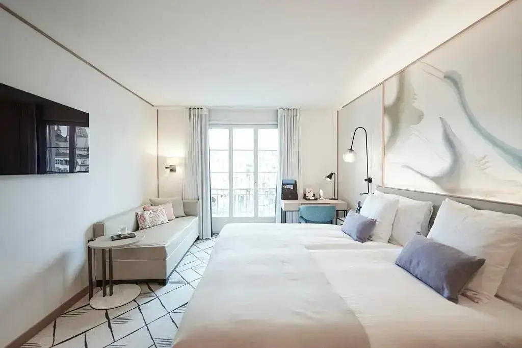 Riverside Double room (full double bed)