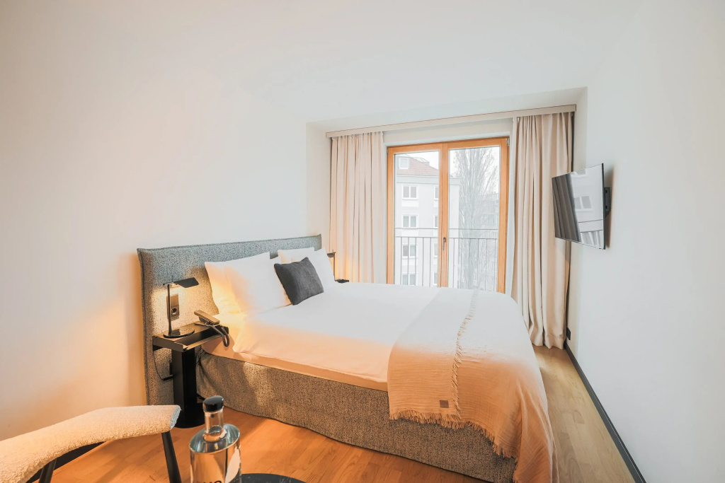 Comfy Double room with courtyard view (full double bed)