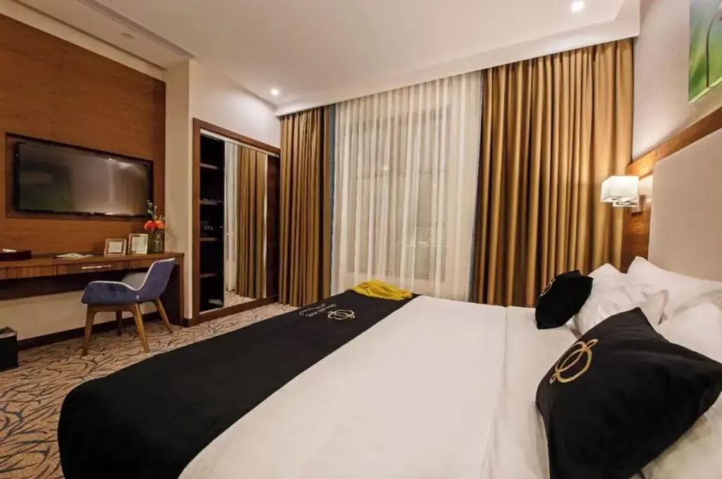 Double Junior Suite (full double bed)