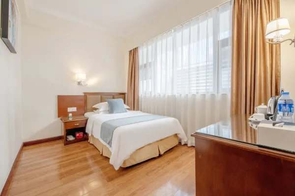 Deluxe Double room (full double bed)