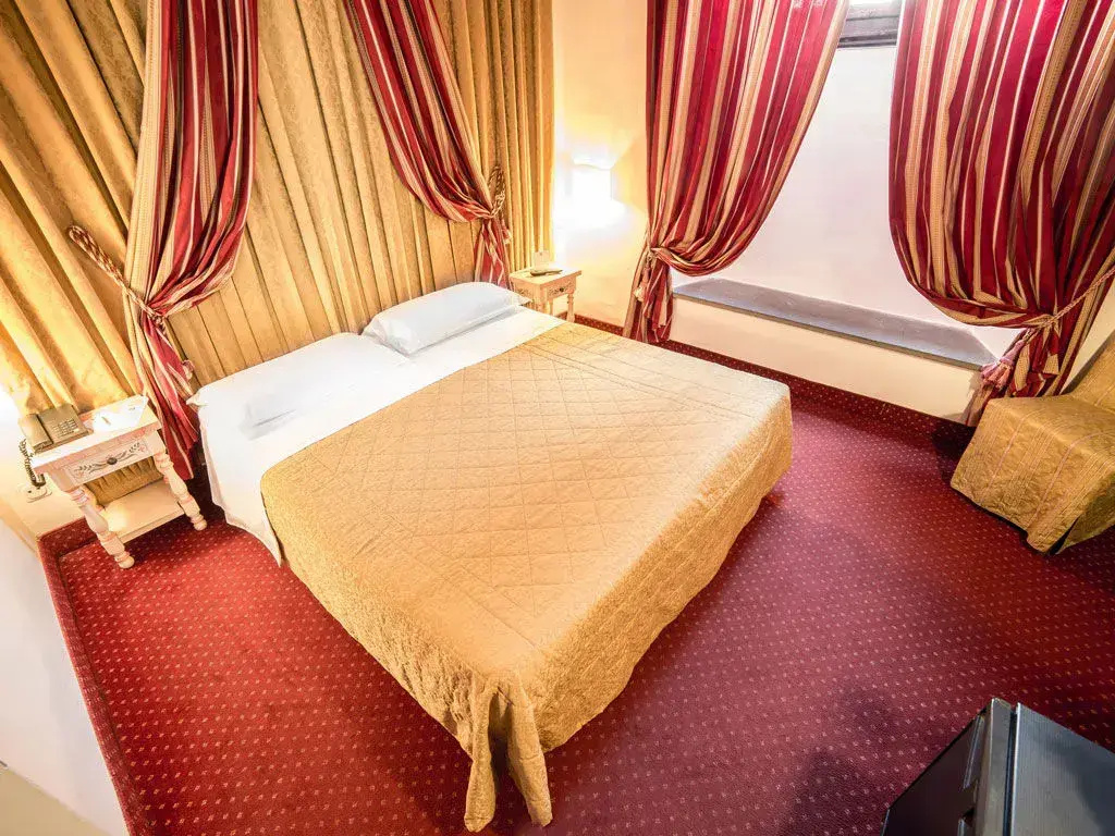 Smart (French Bed) room