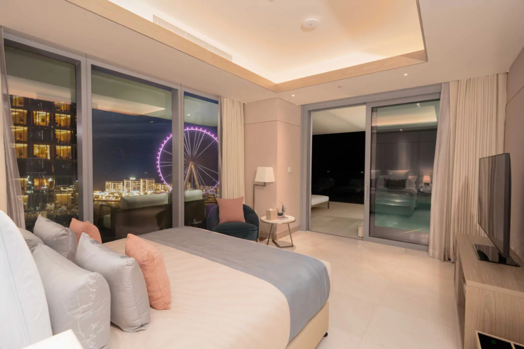 4 BED Skyline w/Pool Suite
