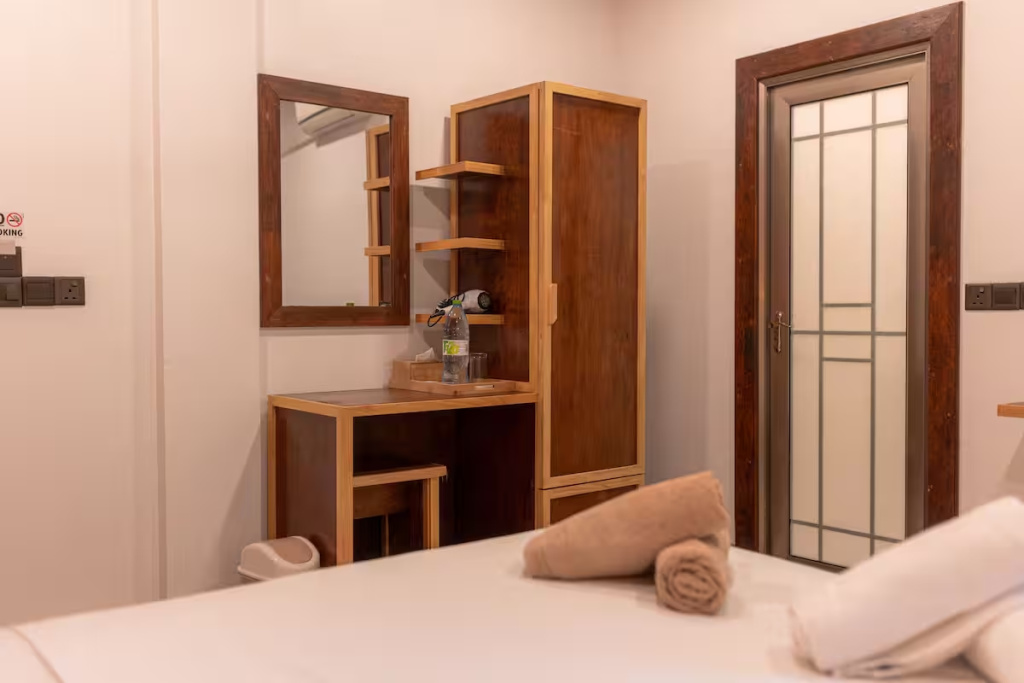 Deluxe Double room with balcony (full double bed)