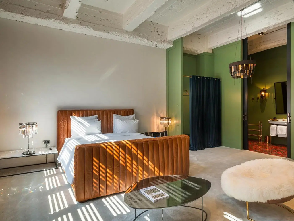 Aviator Double room (full double bed)