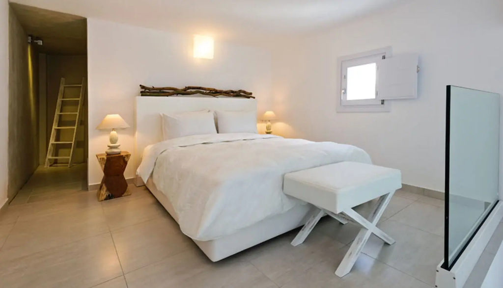 Pool Double Suite (full double bed)