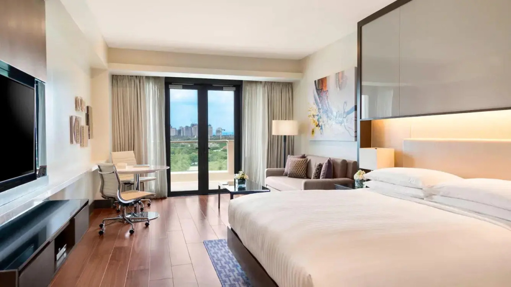 Large room with golf view