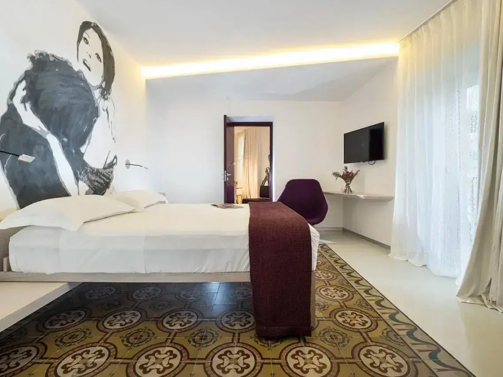 Double Suite full double bed
