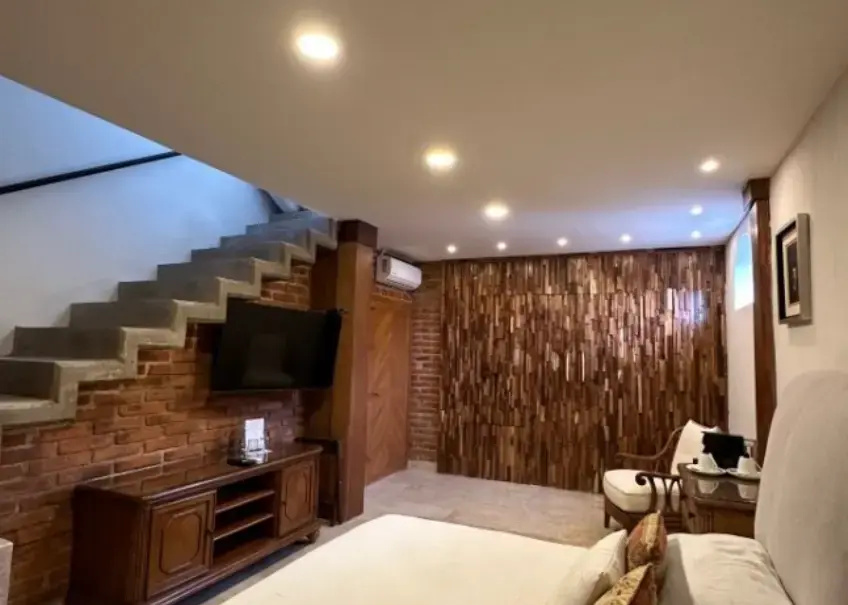 No. 11 Master Double Suite (full double bed)