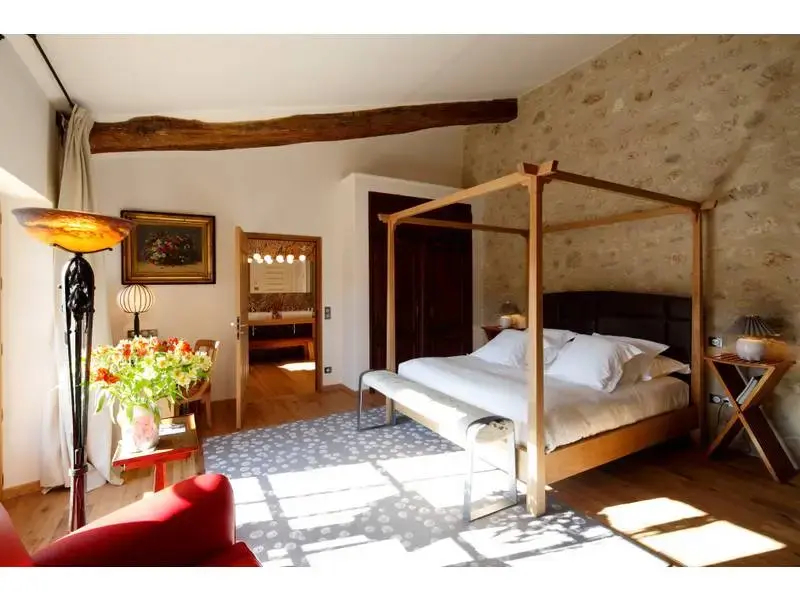 Prestige Double Suite full double bed