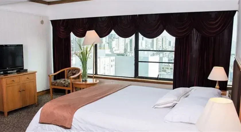 Ministerial Double Suite (full double bed)