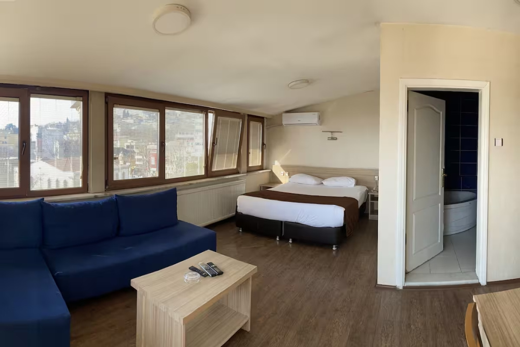 Double Suite (full double bed)