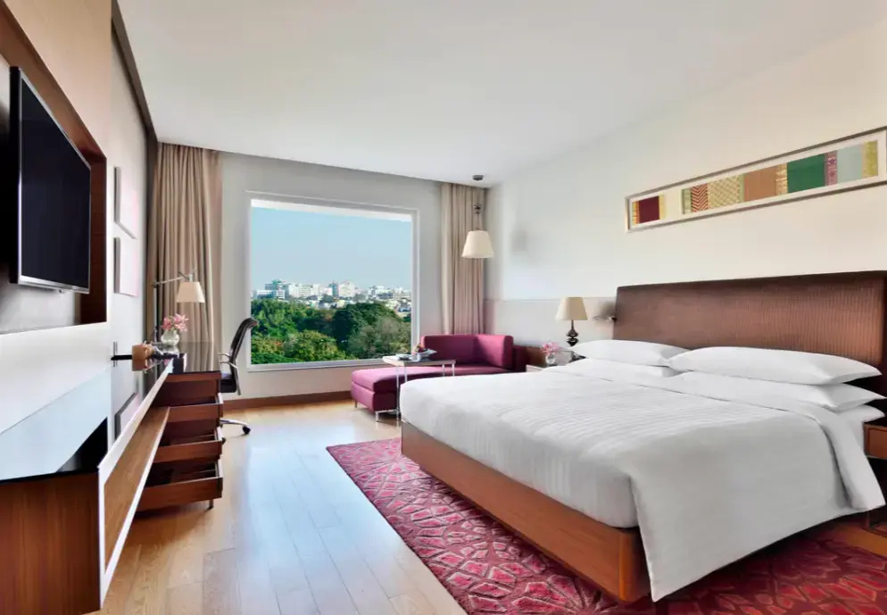 Larger Double room (full double bed)