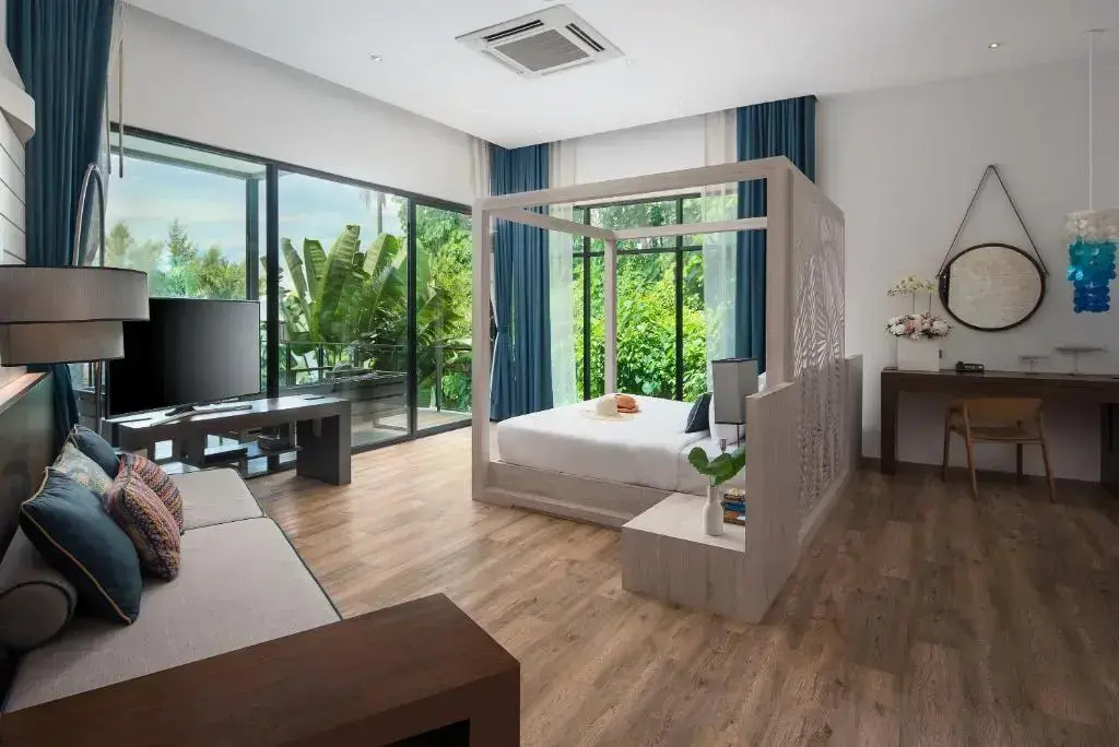 Double Junior Suite with pool view (full double bed)