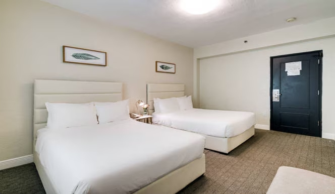 Crest Hotel Suites - Chambres