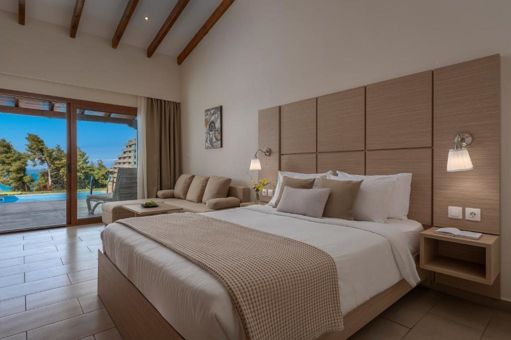 Double Junior Suite with Private Pool (full double bed)