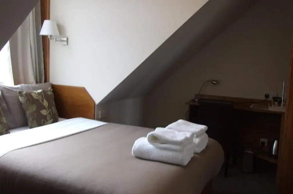 Double room (full double bed)