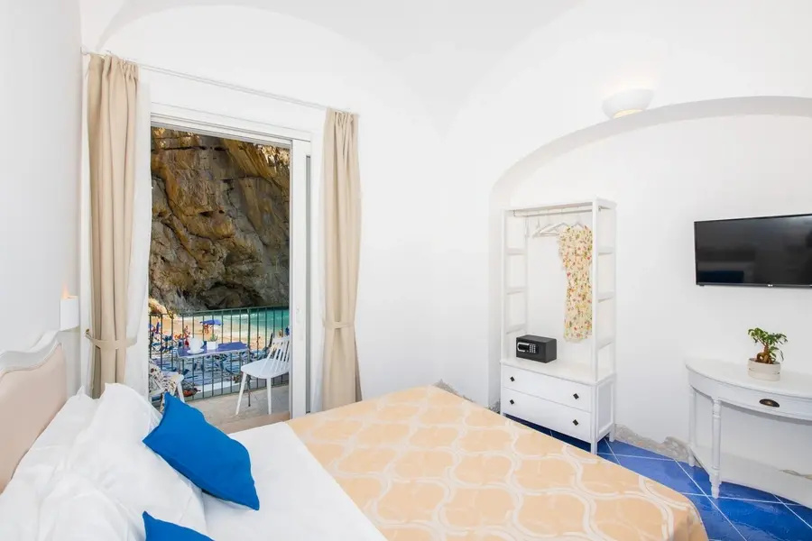 Amàre Deluxe Double room (full double bed)