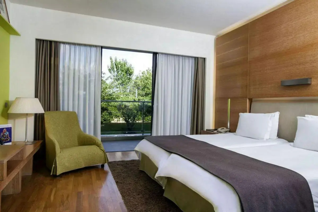 Superior Double room with garden view (full double bed)