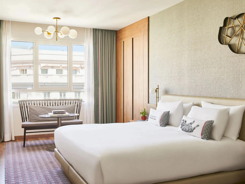 Hyatt Centric Gran Via Madrid - Tap to explore photos