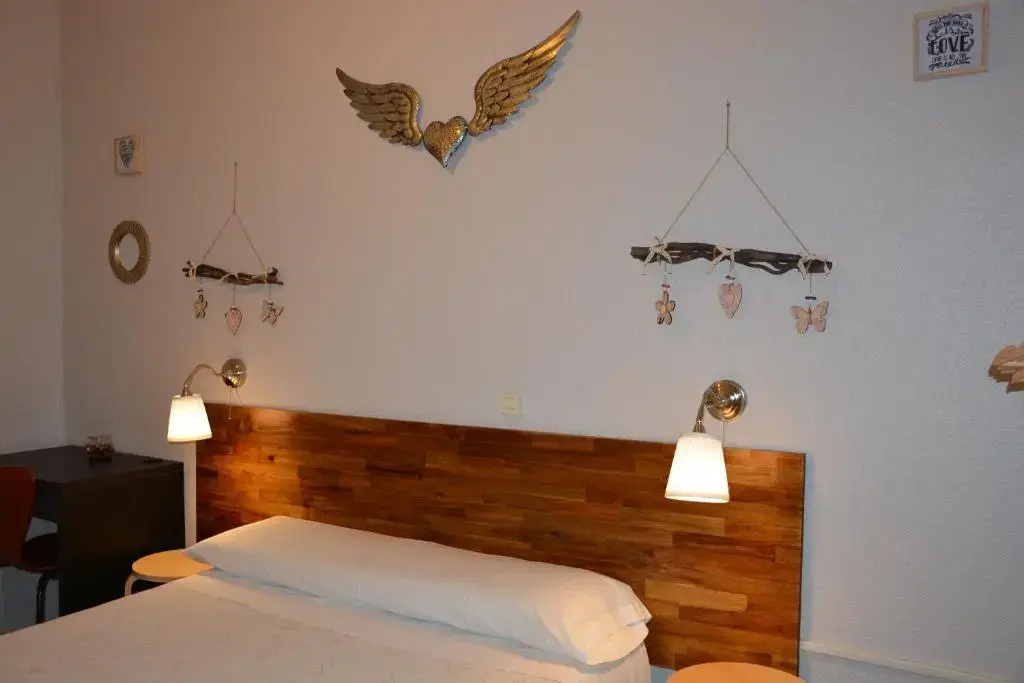 Double room (full double bed)