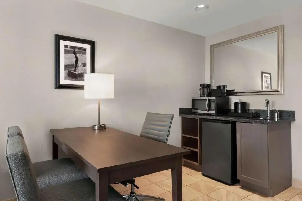 Embassy Suites by Hilton Charlotte Ayrsley - Chambres