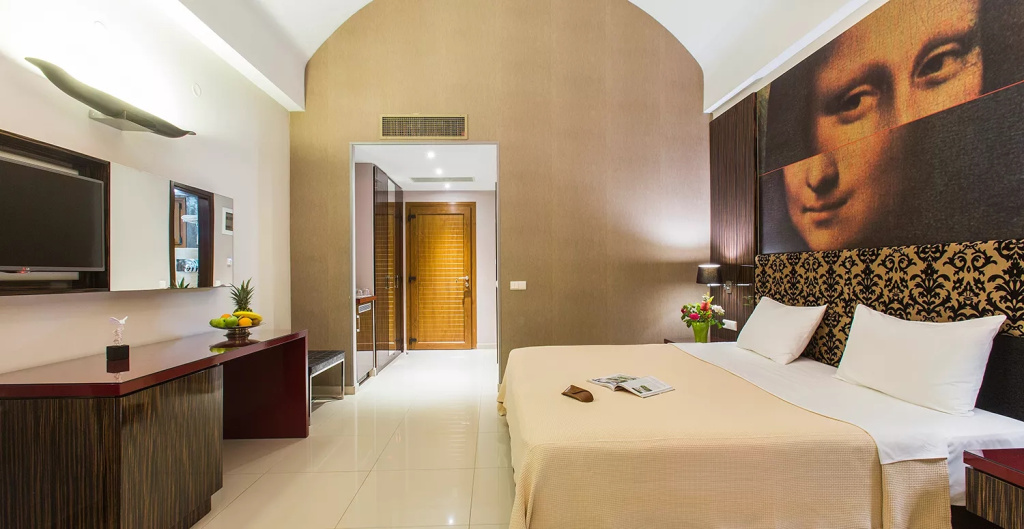 Deluxe Double room with side sea view (twin beds)