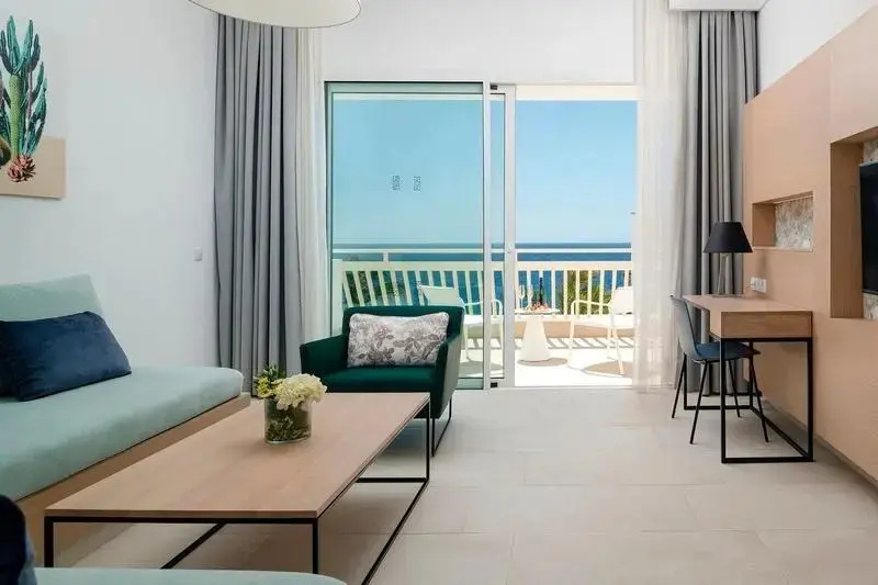 Plus Fariones Suite Hotel - Chambres