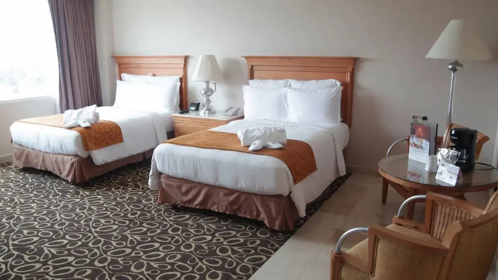 Deluxe Guest Quadruple room with balcony and with golf view