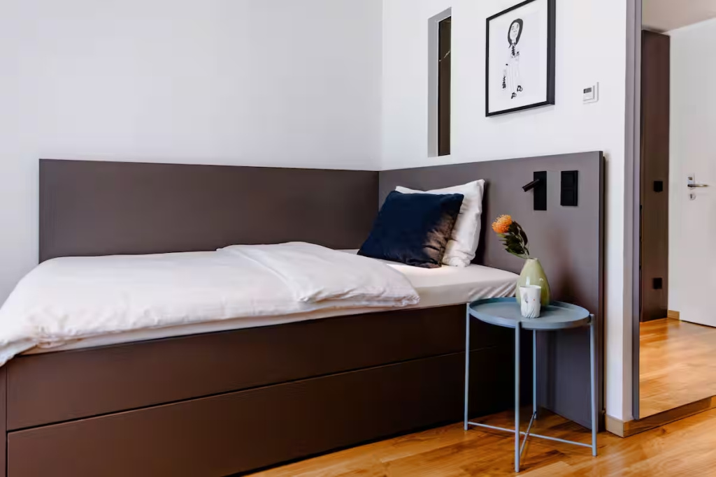 2 Bedrooms Apartment