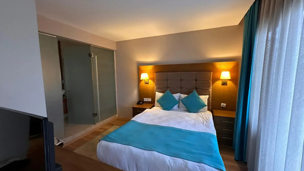 Double Suite (full double bed)
