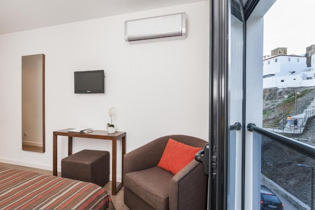 Double room with city view (twin beds)