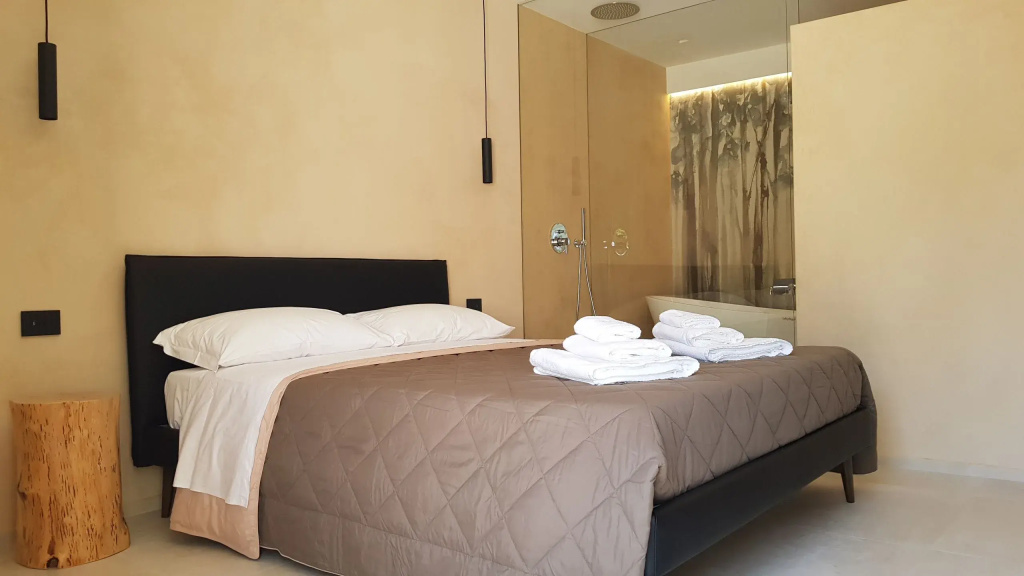 With Jacuzzi Suite