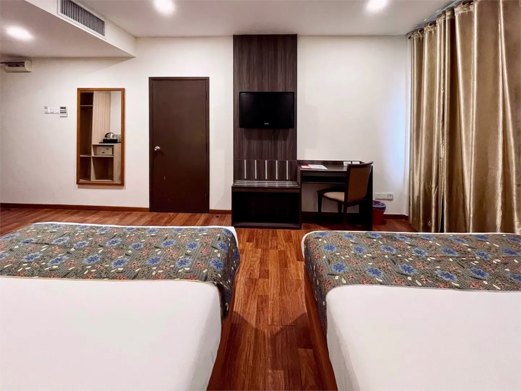 Леонсия фэмили витязево. My family hotel. Фэмили парк адлер кирова 11. Гостиница family 1*. Morea family resort & spa.