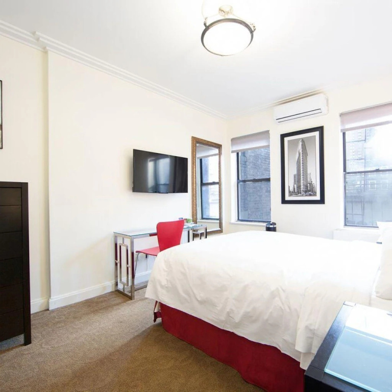 Deluxe Double Suite (full double bed)