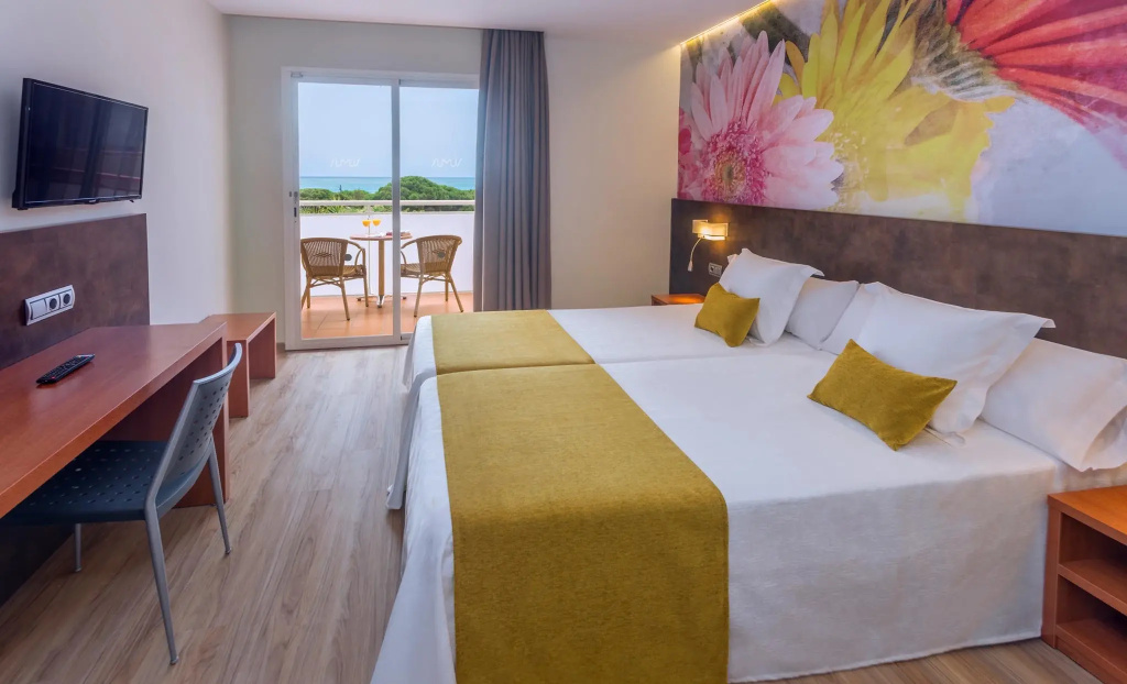 Superior Double room with balcony and with sea view (full double bed)