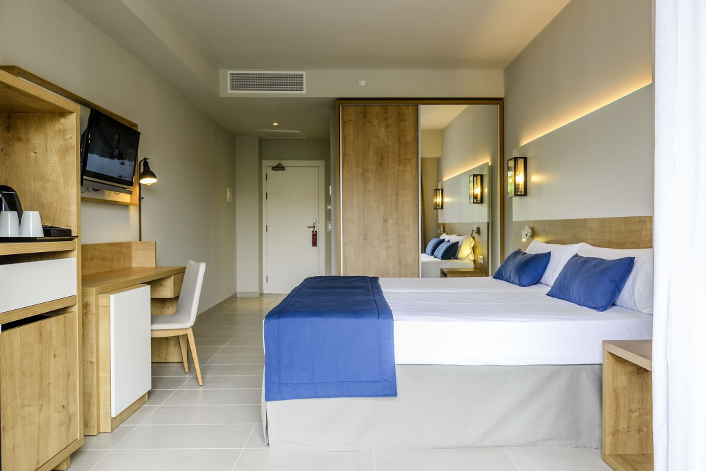 Triple Club room