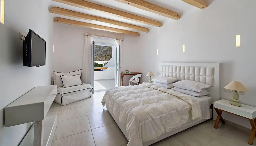 Double Junior Suite with outdoor jacuzzi (full double bed)