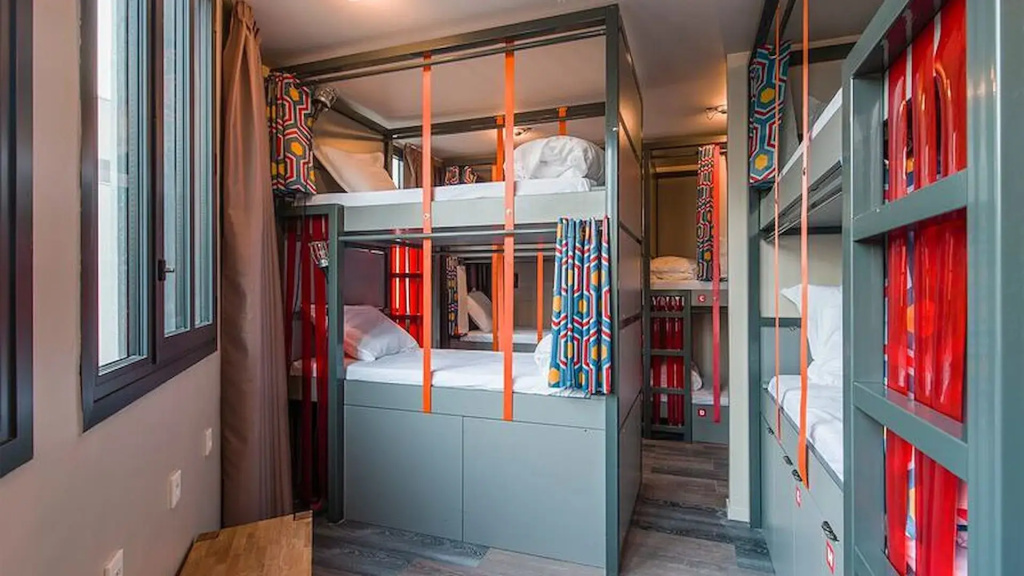 4 Bunk Beds Private room