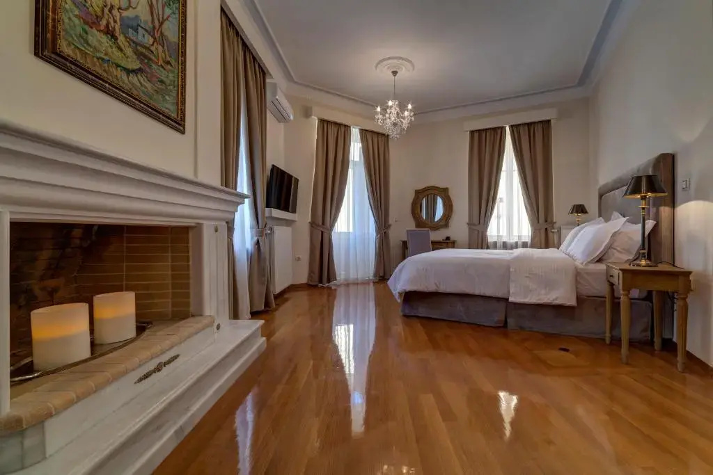 Deluxe Double Suite (full double bed)