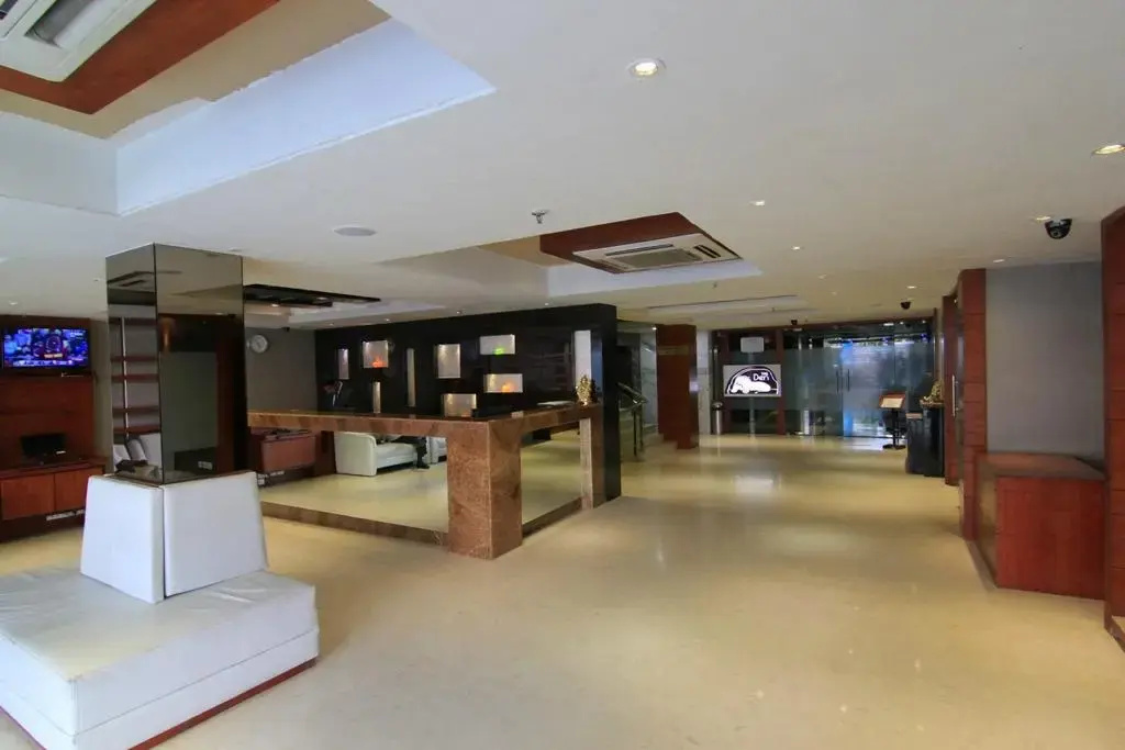 Lobby & Reception