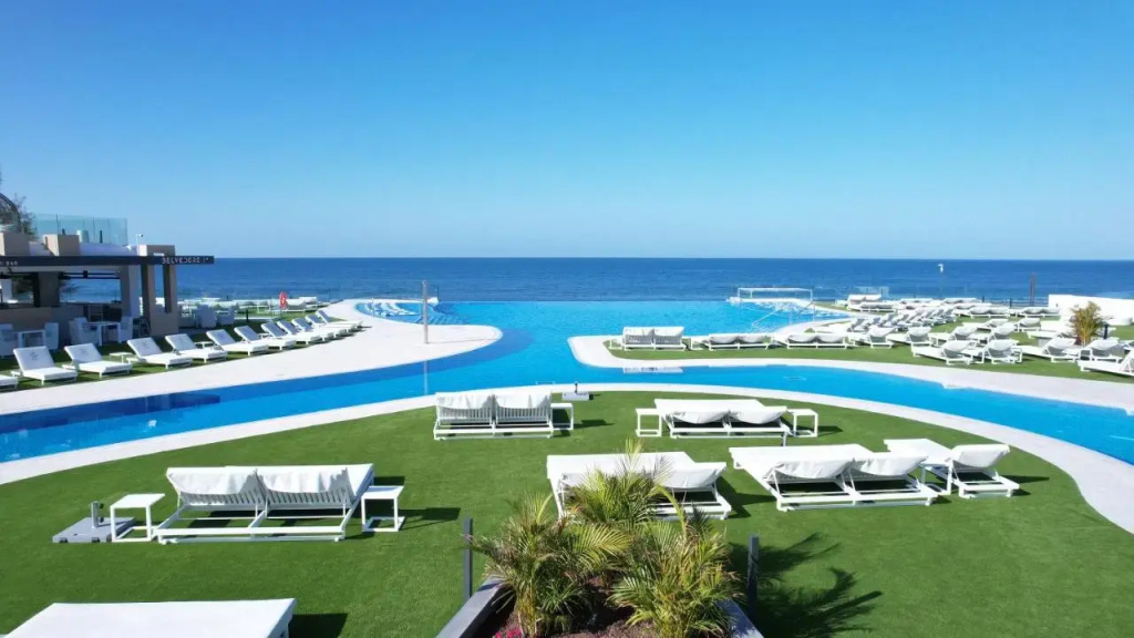 Beach & Waterfront