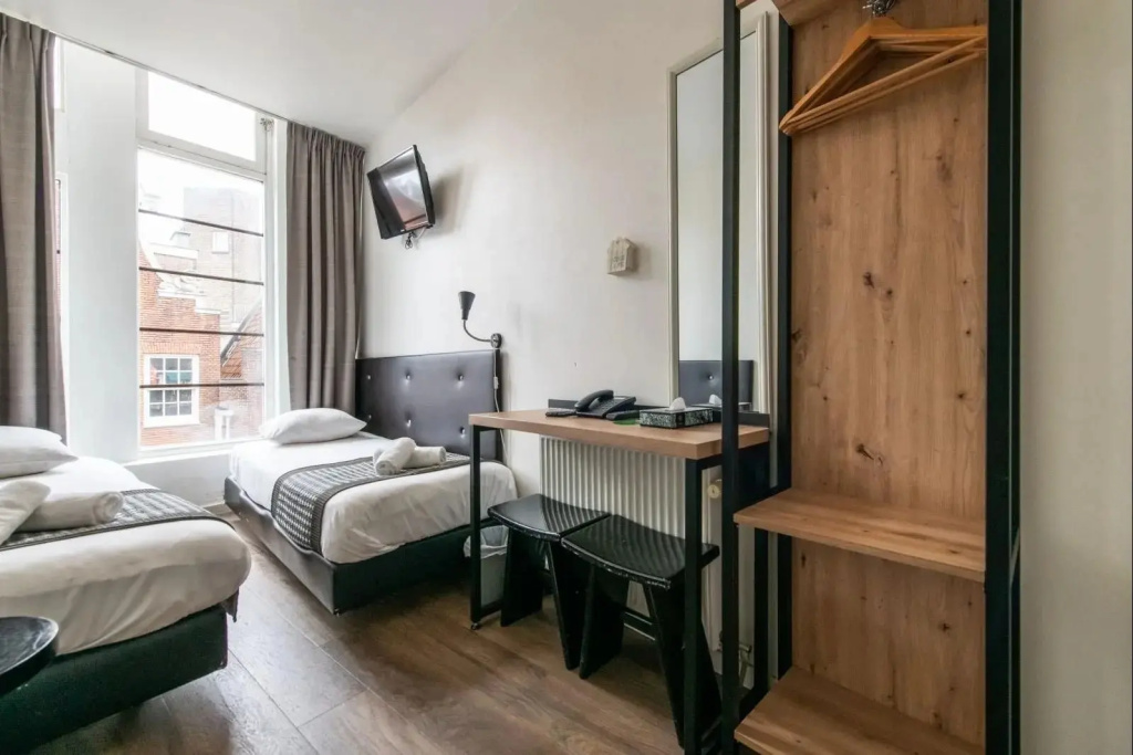 (Non-guaranteed Window) Double room (twin beds)