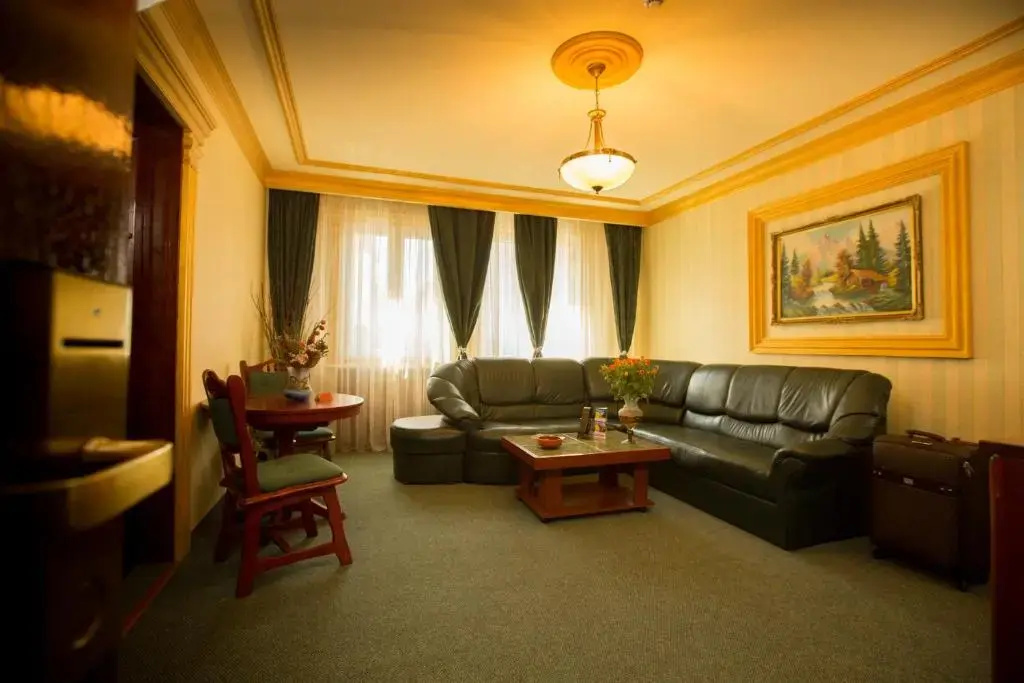 Double Suite (full double bed)