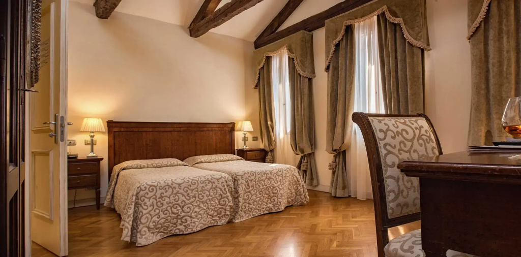 Plus Double room (twin beds)