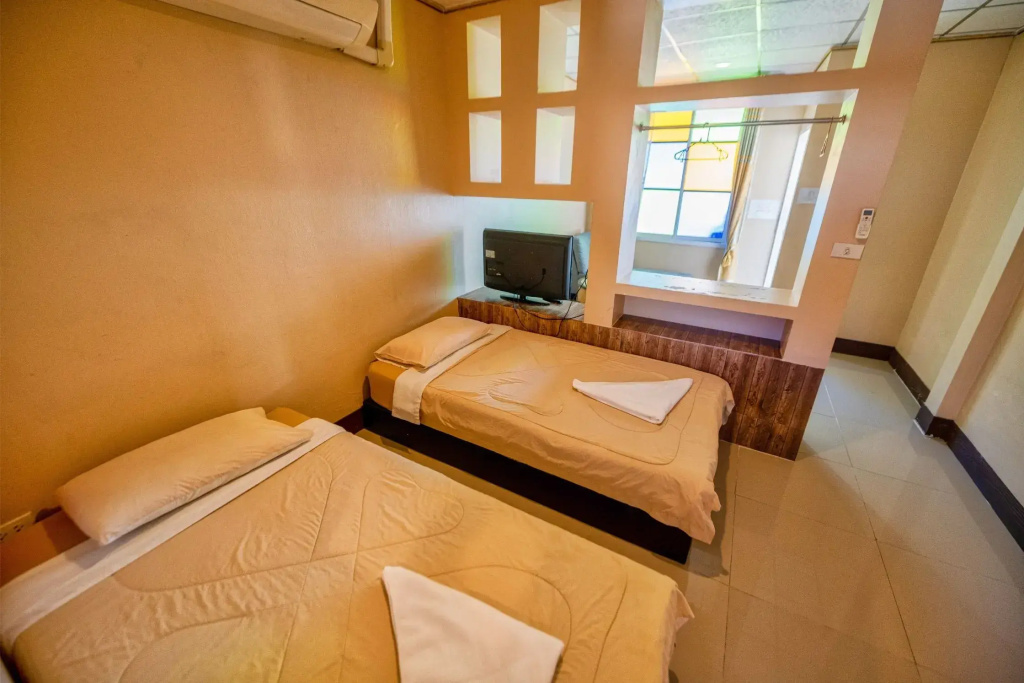 Deluxe Triple Suite