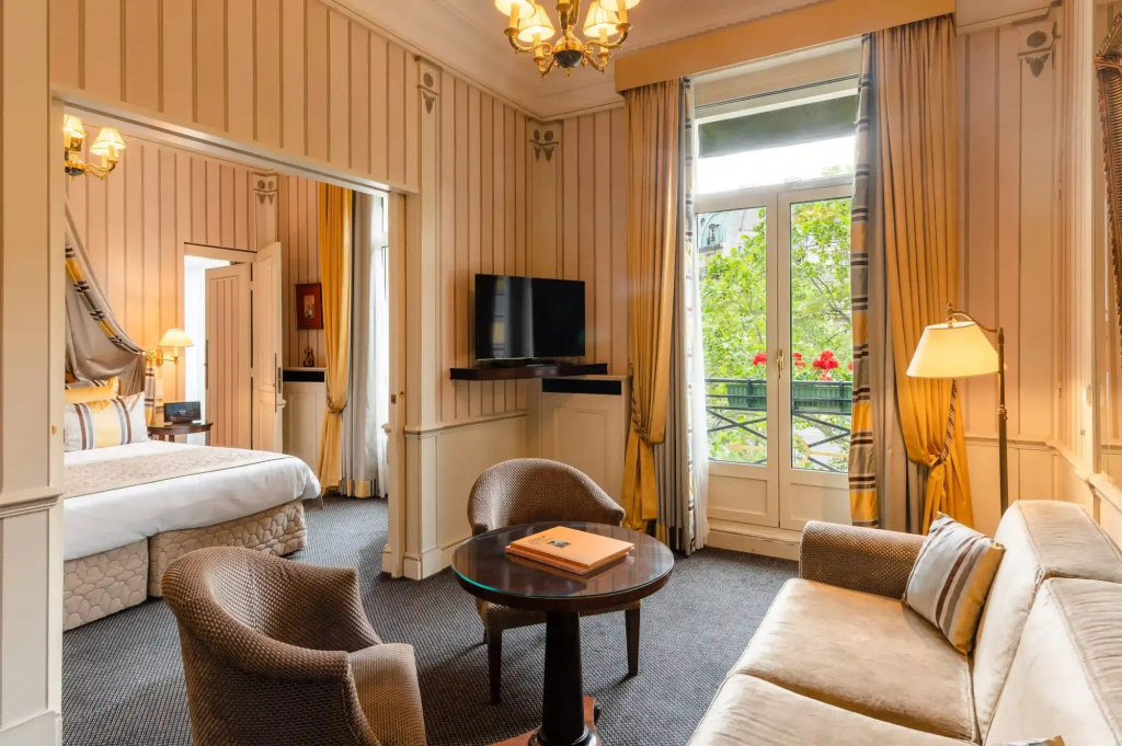 Napoleon Hotel 37